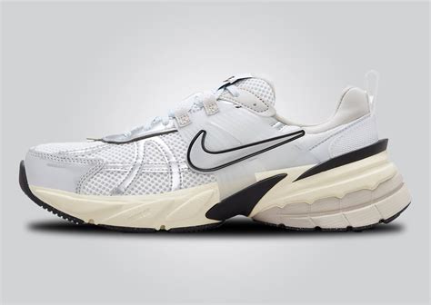 vk2run|The Nike V2K Run Summit White Metallic Silver Brings Retro Vibes.